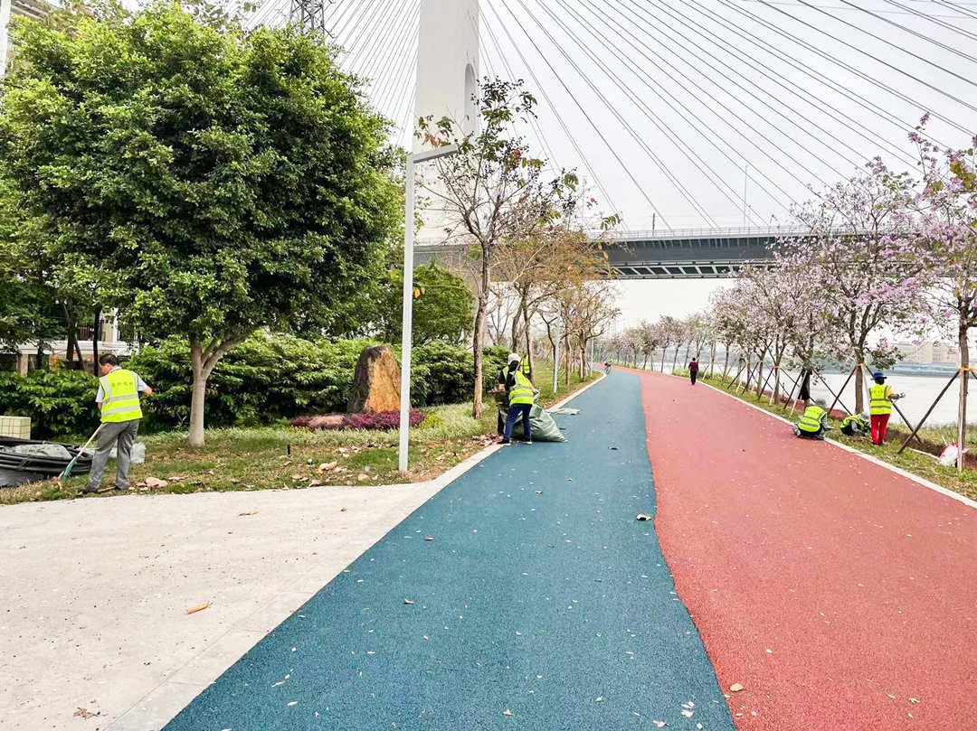 東平水道三山段碧道綠化養護現場