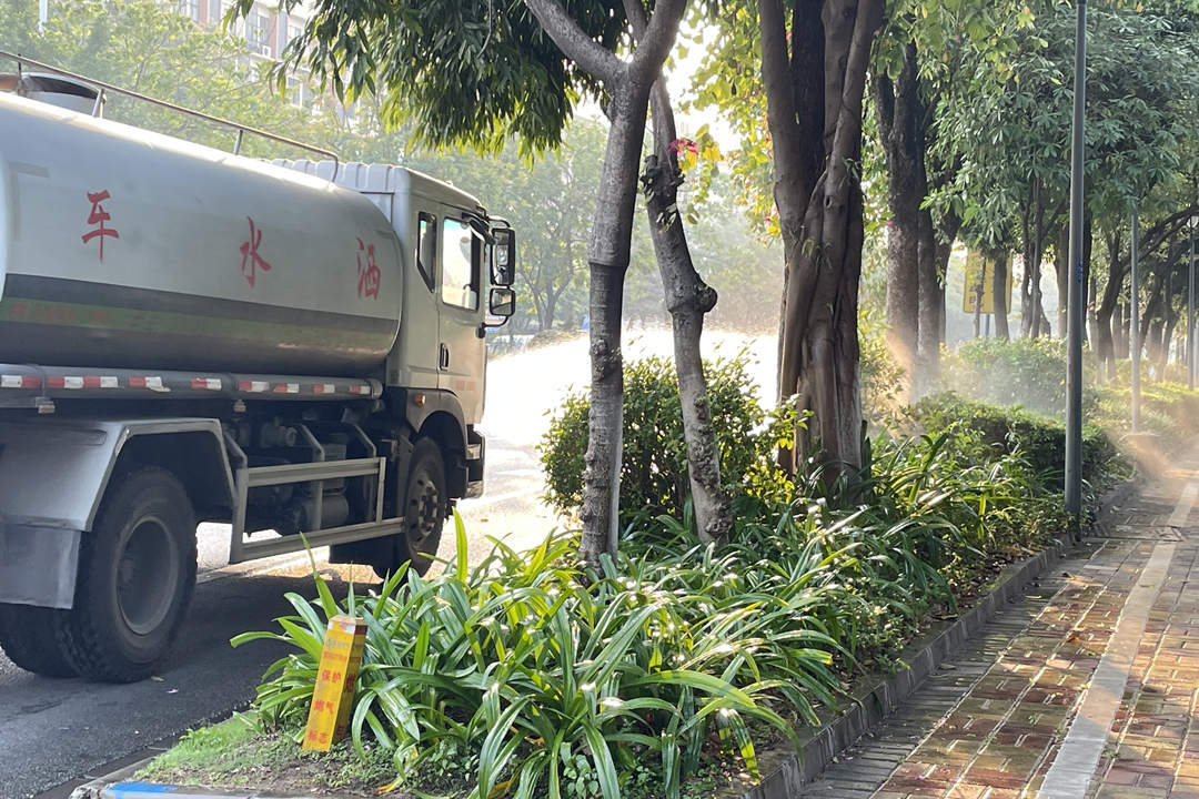 夏季綠化養護澆水灌溉