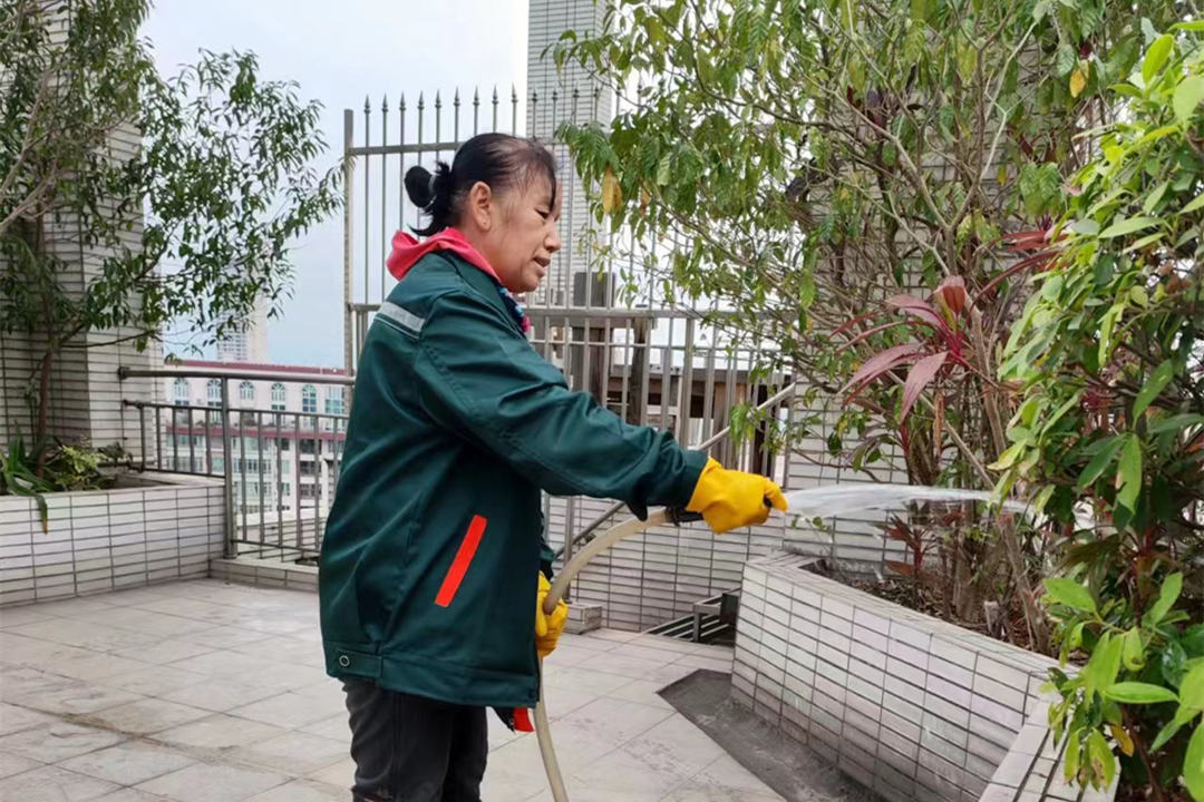 逸翠灣小區綠化養護冬灌